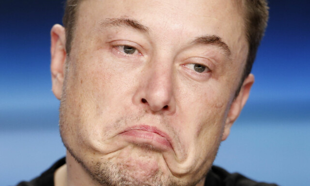 Skyter biler ut i rommet mens Tesla brenner penger: - De kan ikke holde på sånn